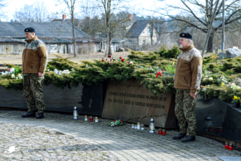 Komunistiskā genocīda upuru piemiņas brīdis Madonā pie Šķeltā akmens